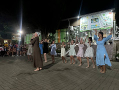 В ДОЛ "Экспресс" клонировали звезд! Леди Гага и Артур Пирожков в одном флаконе!