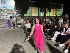 В ДОЛ "Экспресс" клонировали звезд! Леди Гага и Артур Пирожков в одном флаконе!