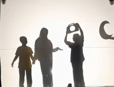 Лагерь погрузился в сумерки, и началось волшебство: театр теней! 