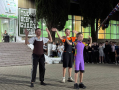 ДОЛ &laquo;Экспресс&raquo; оживил сцены легендарных клипов и концертов на вечере "Точь-в-точь"!