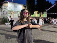 ДОЛ &laquo;Экспресс&raquo; оживил сцены легендарных клипов и концертов на вечере "Точь-в-точь"!