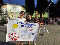 ДОЛ &laquo;Экспресс&raquo; оживил сцены легендарных клипов и концертов на вечере "Точь-в-точь"!