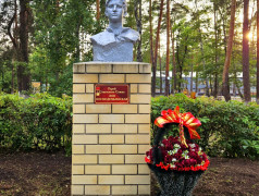 "Зелёный огонёк" склонил головы в День памяти и скорби.