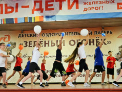 "Мы дети Российских железных дорог": В "Зелёном Огоньке" ЮВЖД прогремел концерт, воспевающий династии РЖД!