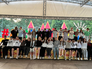 Первая лагерная смена детского оздоровительного лагеря имени Лизы Чайкиной открылась с ярким праздником