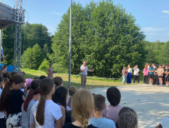 Первая лагерная смена детского оздоровительного лагеря имени Лизы Чайкиной открылась с ярким праздником