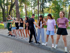 "Вместе - к вершинам!": В "Зелёном огоньке" покорили тропу доверия!