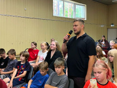 "Угадай мелодию" в "Зелёном Огоньке": Битва умов и мелодий!