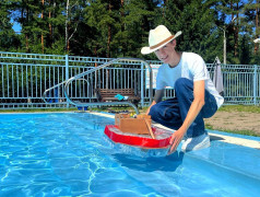 "Флотилия "Зелёного Огонька" покоряет водную гладь!": Юные корабелы отпраздновали День ВМФ спуском моделей кораблей!