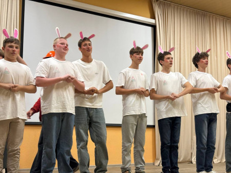 Кто сказал, что звёзды далеко?  В нашем лагере они живут среди нас! 