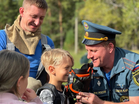 Огнеборцы из МЧС в лагере