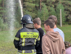 Огнеборцы из МЧС в лагере