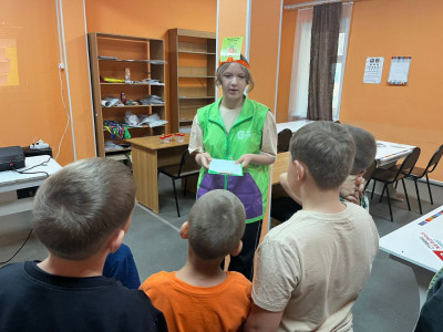 Подростки помогают тренерам