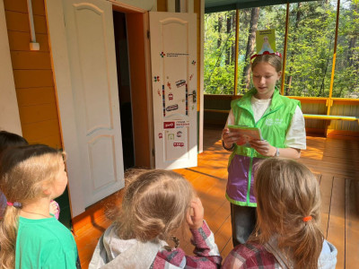 Подростки помогают тренерам