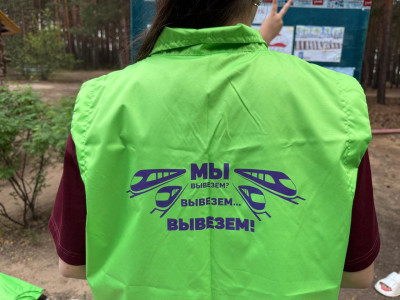 Подростки помогают тренерам