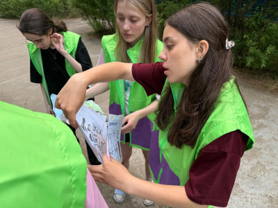 Подростки помогают тренерам