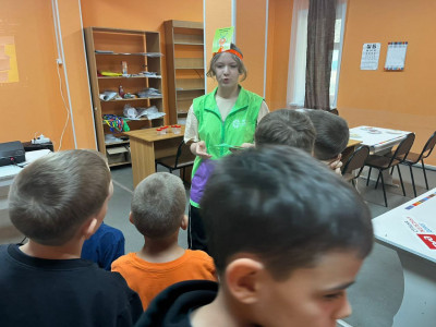 Подростки помогают тренерам