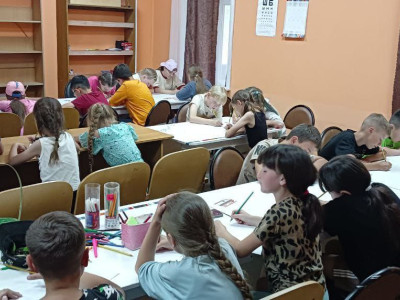 Подростки помогают тренерам