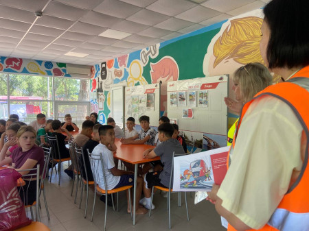 Астраханские железнодорожники провели акцию для детей