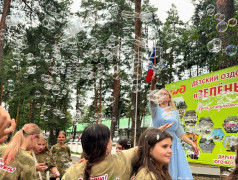 "Волшебство в "Зелёном Огоньке": Лагерь заполнился радужными мыльными пузырями! 