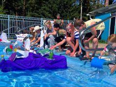 "Флотилия "Зелёного Огонька" покоряет водную гладь!": Юные корабелы отпраздновали День ВМФ спуском моделей кораблей!