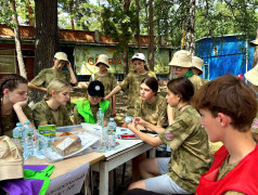 "Железнодорожный вызов" принят! В "Зелёном огоньке" раскрыли тайну и встретили "Победу" фестивалем красок!