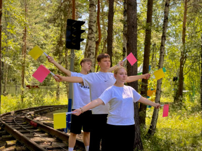 ГЕРОИ ЖЕЛЕЗНОДОРОЖНЫХ БУДНЕЙ