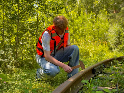 ГЕРОИ ЖЕЛЕЗНОДОРОЖНЫХ БУДНЕЙ