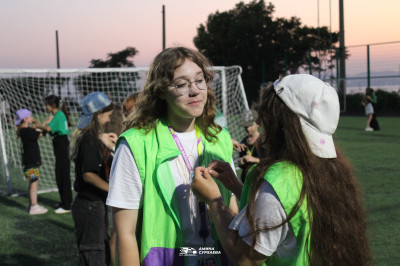 Подростки-наставники из Тин-лиги: как старшие ребята меняют жизнь лагеря.