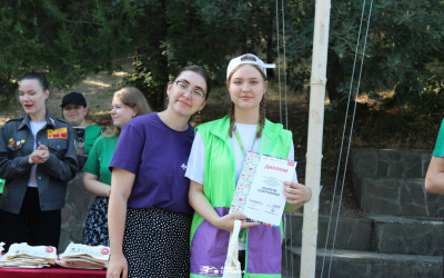 Подростки-наставники из Тин-лиги: как старшие ребята меняют жизнь лагеря.