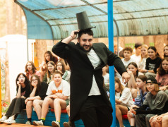 День Театра в Летнем Лагере: Магия на Сцене, Радость в Сердцах!