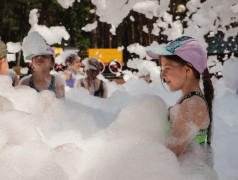 Когда жара отступает: пенное веселье в Заслоновграде