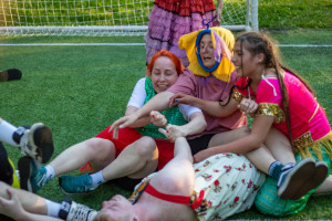 «Комический футбол» в лагере «Маяк»: смех, азарт и команда!