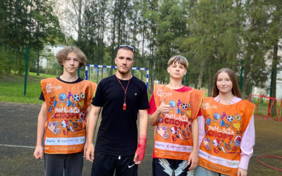 Подростки лагеря становятся настоящими помощниками спорта благодаря участию в программе Тин-лига