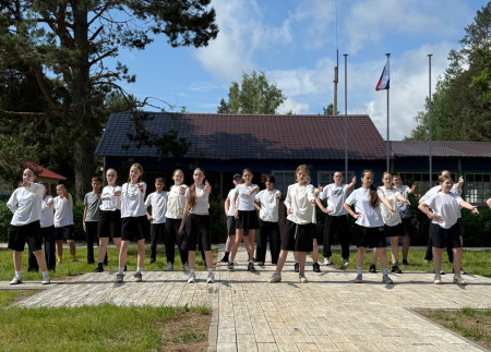 В дороге все, кто молоды!