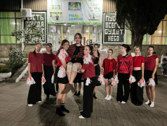 ДОЛ "Экспресс": Здесь помпоны крутятся, лагерь мутится!