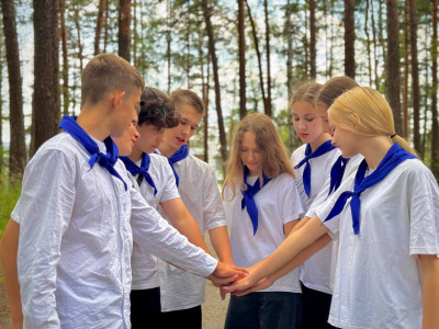 ВОКРУГ НАШИ ДРУЗЬЯ - МЫ ВСЕ ОДНА СЕМЬЯ!