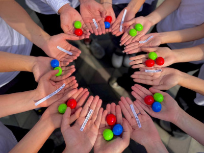 ВОКРУГ НАШИ ДРУЗЬЯ - МЫ ВСЕ ОДНА СЕМЬЯ!