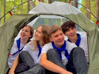 ВОКРУГ НАШИ ДРУЗЬЯ - МЫ ВСЕ ОДНА СЕМЬЯ!