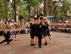 "Мы дети РЖД": Юные таланты зажгли сцену в "Зелёном огоньке", отправившись в увлекательное путешествие по Стране Железных Дорог!